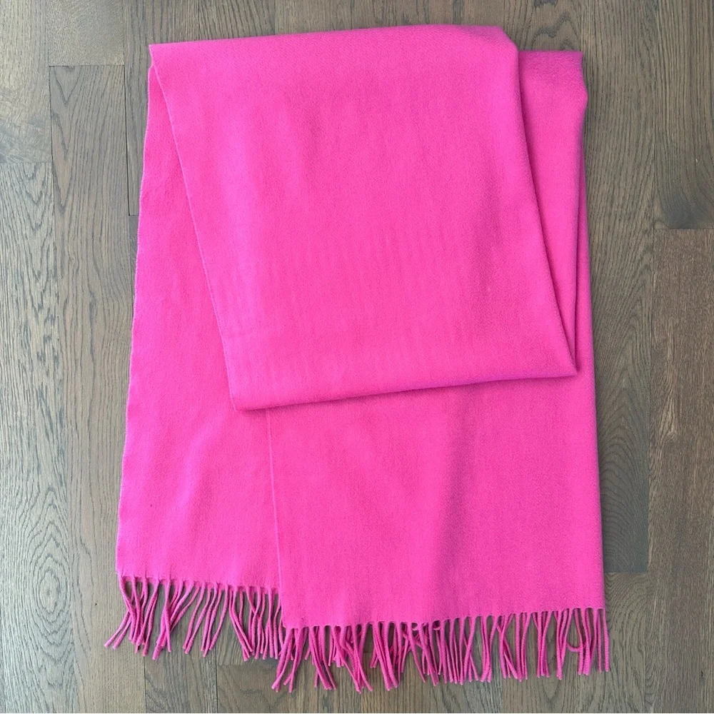 Johnstons of Elgin 100% Cashmere Oversized Wrap Stole in Bright Pink 86